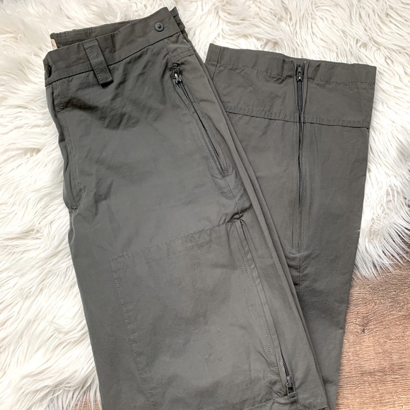 Gap Khaki pants w/ Zip Pockets